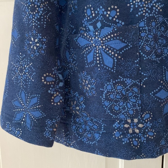 Laura Scott Snowflake Fleece Lined Cardigan Size Large Blue White‎ Pearl Buttons - Picture 2 of 8